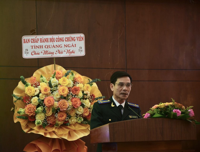 Cục trưởng Cục Thi hành án dân sự tỉnh Quảng Ngãi, Phó trưởng khu vực Thi đua Võ Văn Xông thông tin về kết quả công tác thi hành án dân sự, thi hành án hành chính của khu vực