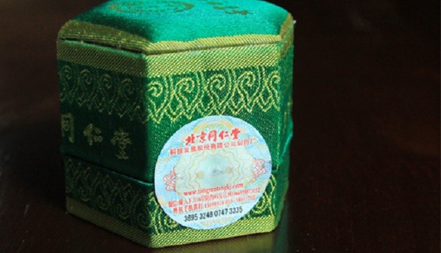 An Cung Ngưu Hoàng hoàn mẫu hộp xanh có giá khoảng 700.000 đồng trở lên, mỗi nơi bán giá khác nhau