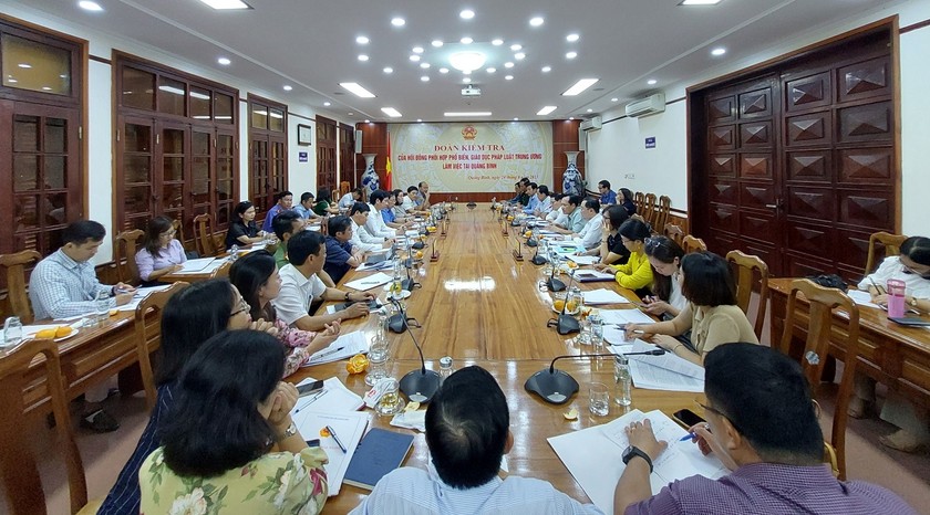 Đoàn Kiểm tra Hội đồng phối hợp PBGDPL trung ương làm việc tại Quảng Bình ảnh 1