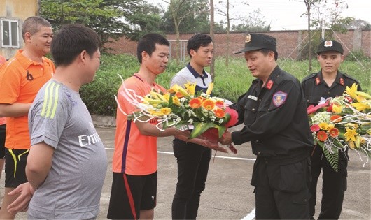 Cảnh sát cơ động Hà Nội tưng bừng đấu bóng chào mừng Tháng Thanh niên