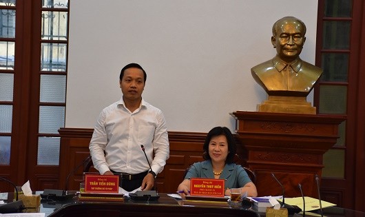 Phó Chánh án TANDTC Nguyễn Thúy Hiền (phải) và Thứ trưởng Bộ Tư pháp Trần Tiến Dũng.