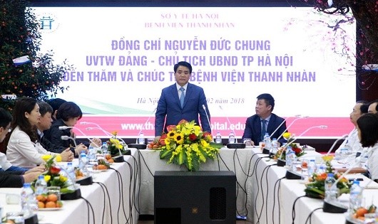 Chủ tịch UBND TP Hà Nội Nguyễn Đức Chung đến thăm, chúc Tết Bệnh viện Thanh Nhàn.