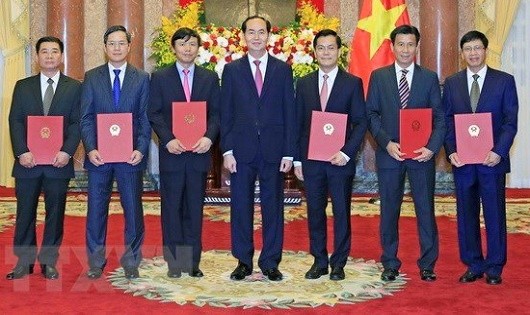 Chủ tịch nước Trần Đại Quang với các đại sứ mới được bổ nhiệm (Ảnh VNN)