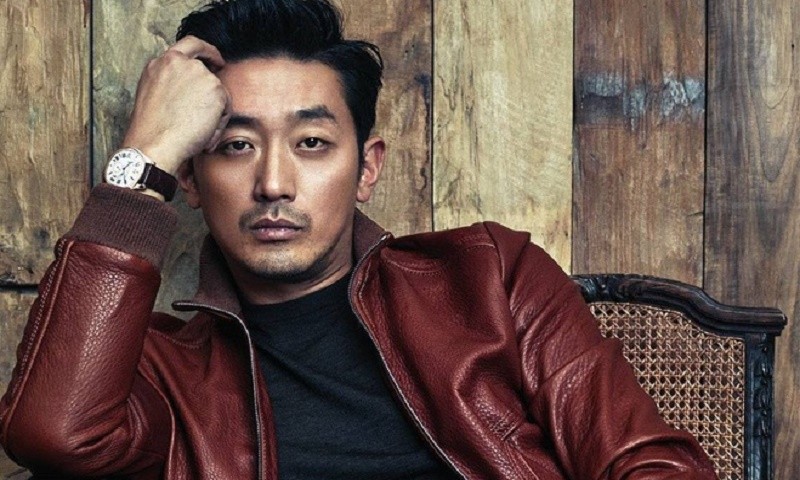 Người làm lộ việc Ha Jung Woo dùng chất cấm cũng là thủ phạm phát tán tin nhắn mua dâm của Jang Dong Gun.