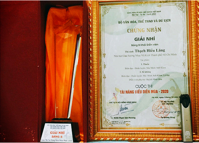 Thu hồi giải Nhì tài năng múa của Thạch Hiểu Lăng vì bị tố “đạo nhái” - 3 Thu hồi giải Nhì tài năng múa của Thạch Hiểu Lăng vì bị tố “đạo nhái” - 3