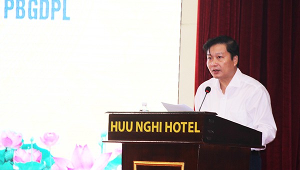 Phó Chủ tịch Thường trực UBND tỉnh Nghệ An Lê Hồng Vinh chủ trì hội nghị