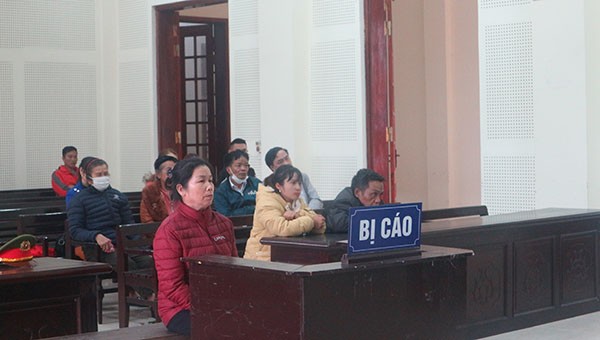 Bị cáo Lô Thị Phương hầu tòa về tội Mua bán người