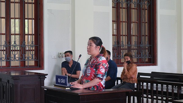 Bị cáo Trần Thị Thu lĩnh 18  tù vì lừa đảo