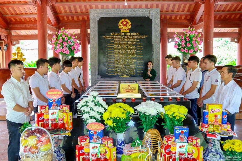 Nhóm Bạn Trẻ Phục Dựng Ảnh Chân Dung Các Liệt Sĩ Ở “Tọa Độ Lửa” Truông Bồn  | Báo Pháp Luật Việt Nam Điện Tử