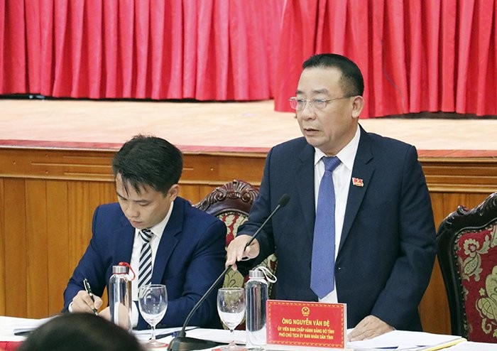 Phó Chủ tịch UBND tỉnh Nguyễn Văn Đệ trả lời chất vấn