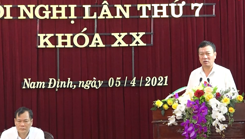 Bí thư Tỉnh ủy, Trưởng đoàn Đoàn đại biểu Quốc hội tỉnh Nam Định Đoàn Hồng Phong phát biểu tại hội nghị.