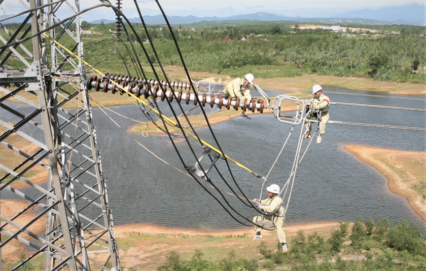 Đường dây 500 kV mạch 3 đi qua 9 tỉnh, thành, dự kiến truyền tải khoảng 5 tỷ kWh/năm giúp giảm căng thẳng điện ở miền Nam