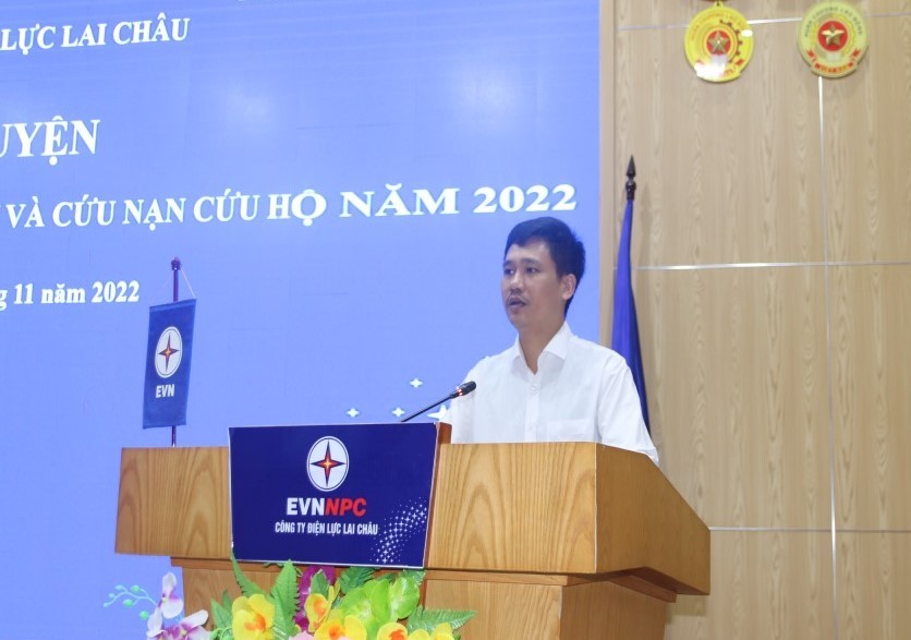 Phó Giám đốc PC Lai Châu Hoàng Quang Trung phát biểu tại buổi huấn luyện PCCC&CNCH.
