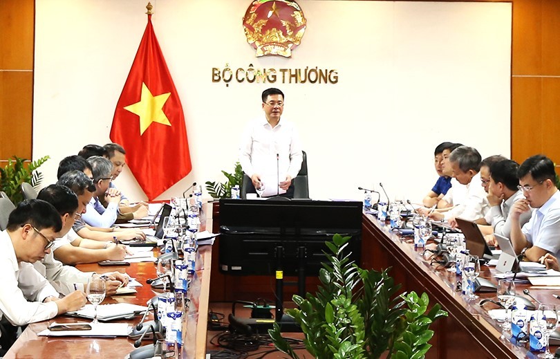 Bộ trưởng Công Thương Nguyễn Hồng Diên và đại diện Ủy ban Quản lý vốn Nhà nước và EVN họp bàn về Dự án đường dây 500kV mạch 3 Quảng Trạch - Phố Nối