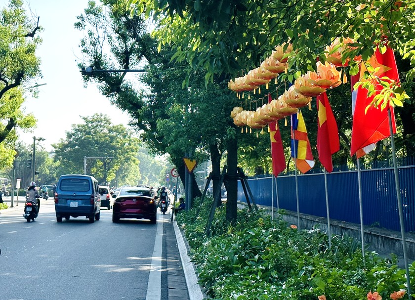 Cố đô Huế rực rỡ, lung linh trong Tuầп lễ Phật đảп 2023 ảnh 13