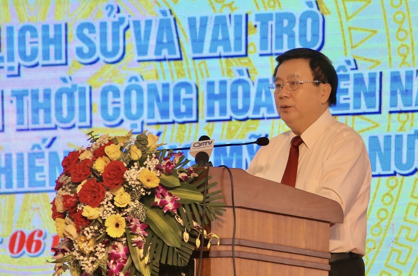 Ủy viên Bộ Chính trị, Giám đốc Học viện Chính trị quốc gia Hồ Chí Minh, Chủ tịch Hội đồng Lý luận Trung ương Nguyễn Xuân Thắng phát biểu tại Hội thảo.