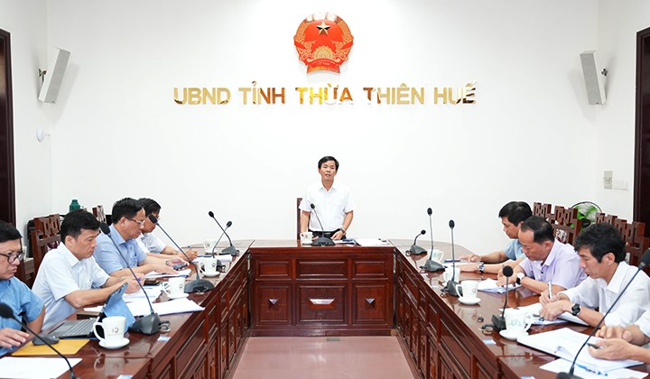 Tại cuộc họp.