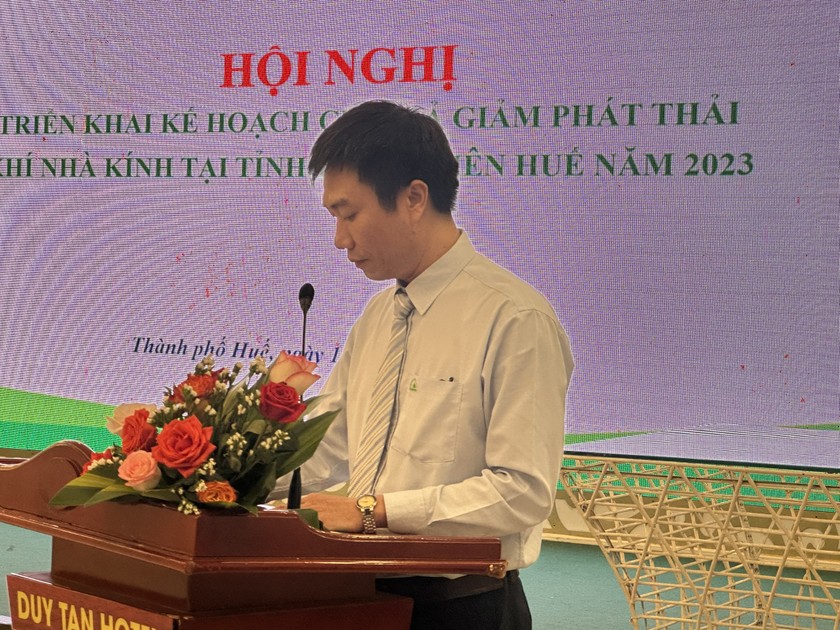 Ông Nguyễn Tất Tùng - Giám đốc Quỹ Bảo vệ và Phát triển rừng tỉnh Thừa Thiên Huế phát biểu tại hội nghị.
