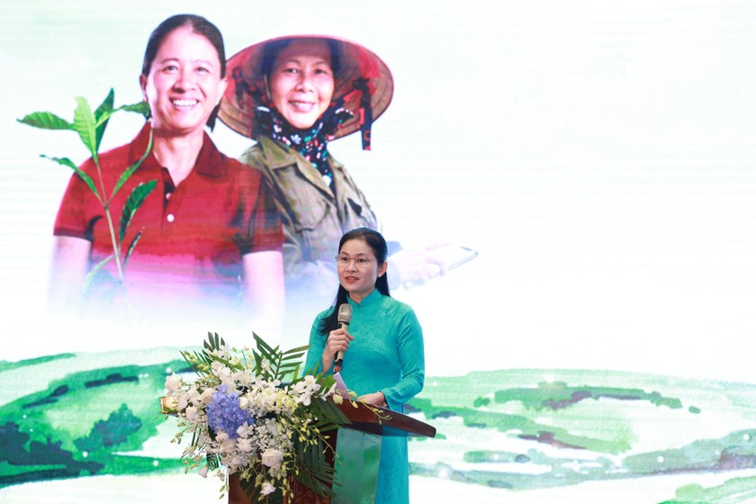 Bà Tôn Ngọc Hạnh, Uỷ viên dự khuyết Trung ương Đảng, Phó Chủ tịch Hội Liên hiệp Phụ nữ Việt Nam