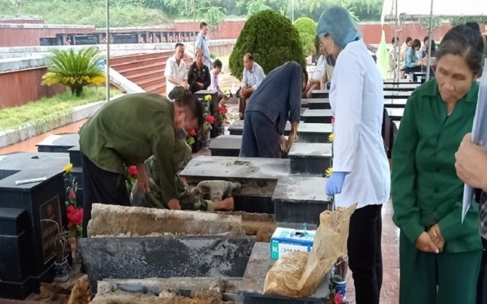Hiện trường khai quật 13 ngôi mộ tại Nghĩa trang liệt sĩ tỉnh Bắc Kạn vào ngày 23/10/2019