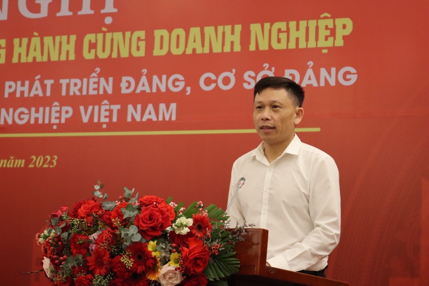 GS.TS Nguyễn Thành Lợi, Phó Tổng biên tập phụ trách Báo Hà nội mới phát biểu tại Hội nghị.