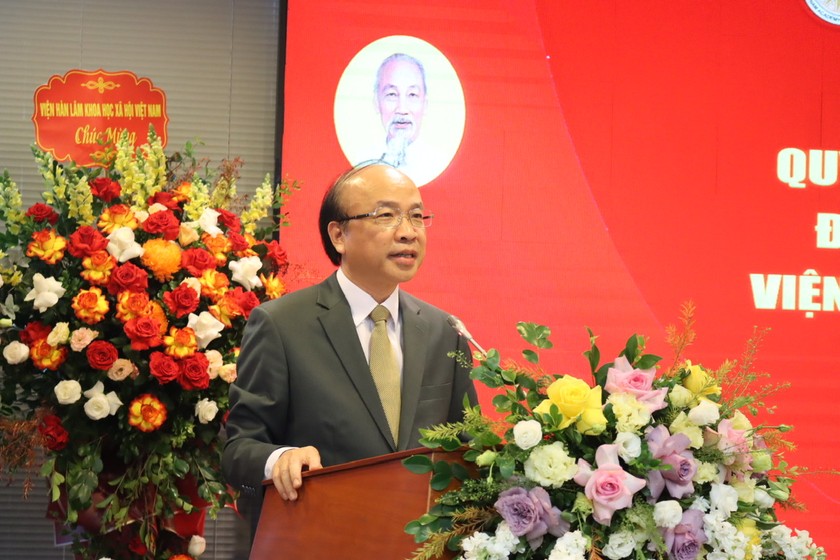 Chủ tịch Viện Hàn lâm Khoa học xã hội Việt Nam Phan Chí Hiếu phát biểu tại buổi lễ.