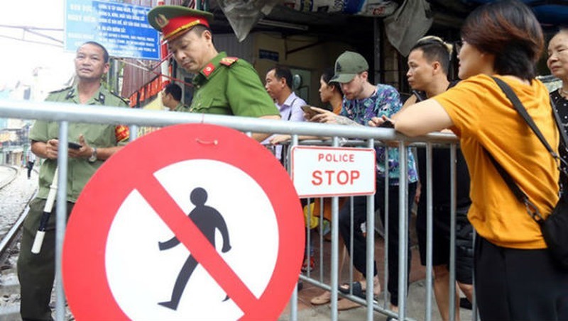 Cư dân kiến nghị Hà Nội cho mở “phố cà phê đường tàu”