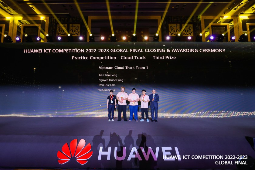 Đội Việt Nam xuất sắc giành giải Ba cuộc thi Huawei ICT Competition 2022 – 2023