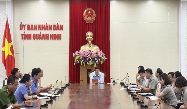 Trưởng Ban chỉ đạo Thi hành án dân sự tỉnh Quảng Ninh Bùi Văn Khắng chủ trì cuộc họp.