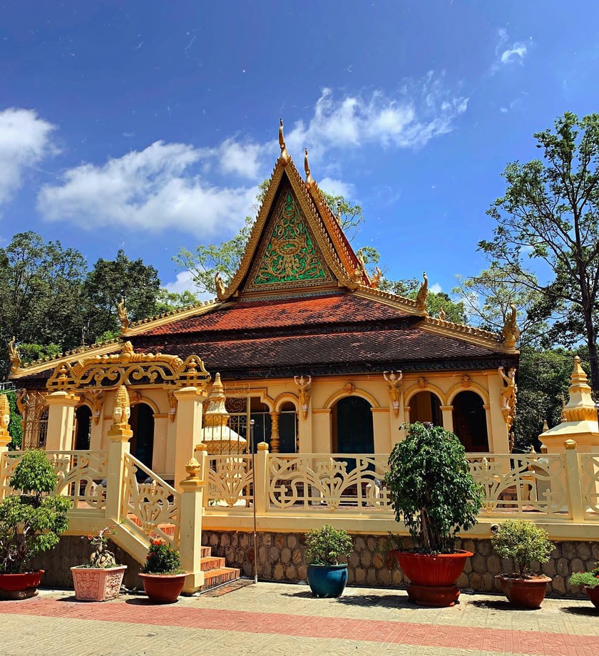 Chánh điện (Ảnh: thamhiemmekong.com)