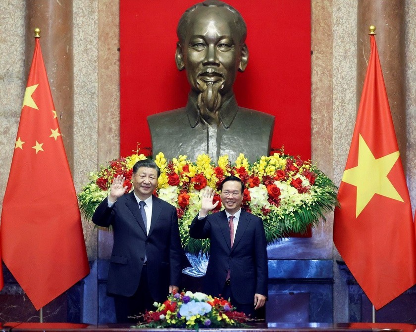 Chủ tịch nước Võ Văn Thưởng và Tổng Bí thư, Chủ tịch Trung Quốc Tập Cận Bình chụp ảnh chung.