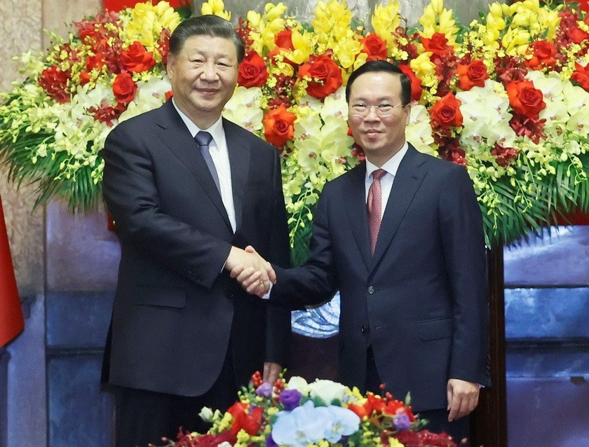 Chủ tịch nước Võ Văn Thưởng và Tổng Bí thư, Chủ tịch Trung Quốc Tập Cận Bình chụp ảnh chung.