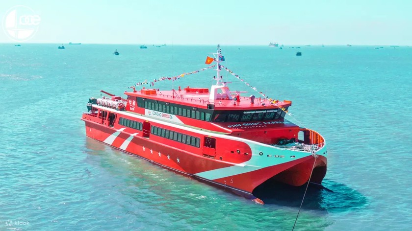 Tàu Phú Quốc Express, tàu cao tốc hai thân lớn nhất Việt Nam được đưa vào khai thác trên tuyến tàu cao tốc Cà Mau - Nam Du - Phú Quốc