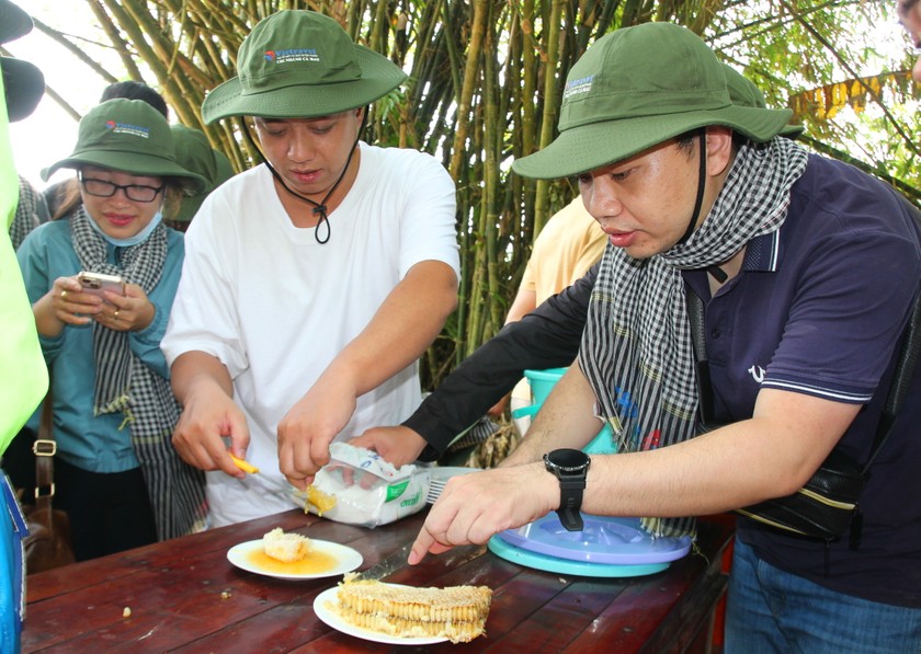 Về rừng U Minh Hạ thưởng thức thứ "lộc trời" ngọt lừ ảnh 4