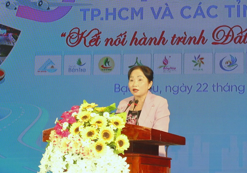 Bà Trần Thị Lan Phương – Giám đốc Sở Văn hóa, Thể thao và Du lịch tỉnh Bạc Liêu, phát biểu chào mừng Hội nghị. ảnh 1