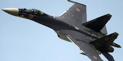Các chuyên gia quân sự đánh giá tính năng của Su-35 sẽ vượt trội hơn hẳn so với các máy bay thế hệ 4 hiện nay của phương Tây và là đối thủ đáng gờm của “Thú ăn thịt” F-22 của Mỹ.