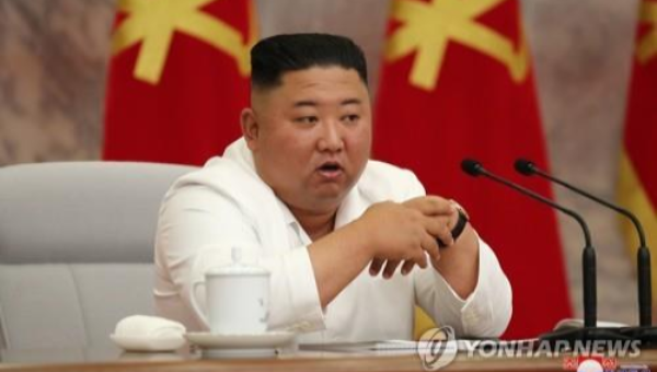 Chủ tịch Kim Jung-un đã ban hành lệnh "cảnh báo tối đa" chống lại đại dịch do virus corona gây ra.