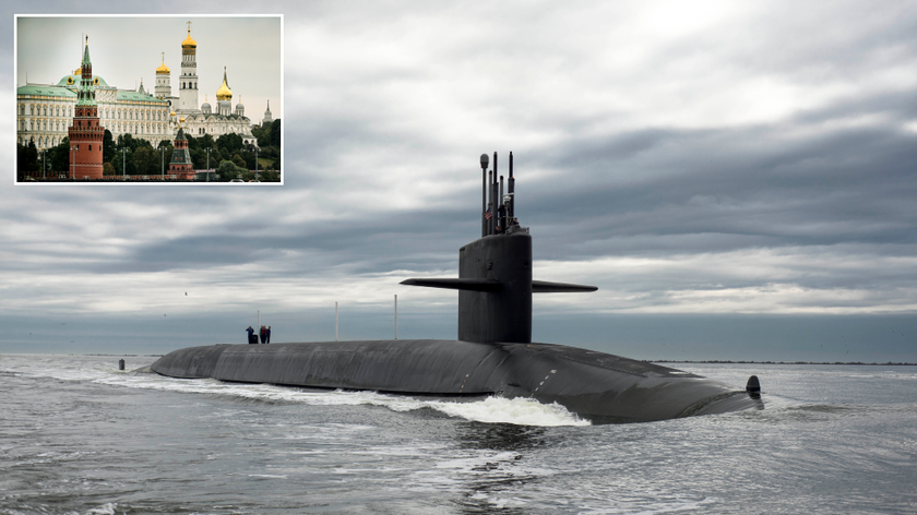 Tàu ngầm tên lửa đạn đạo lớp Ohio USS Tennessee. Ảnh: Reuters (ảnh nhỏ: Điện Kremlin. © AFP)