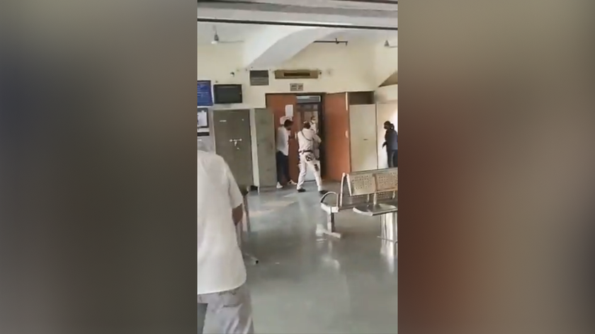 Hình ảnh từ video về cảnh hỗn loạn khi xảy ra vụ nổ súng tại phiên tòa xét xử trùm xã hội đen khét tiếng Jitender Gogi. 