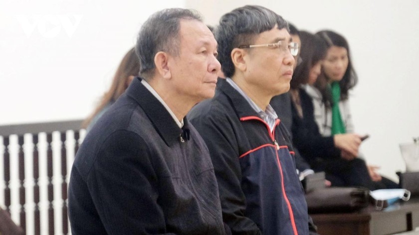 Hai bị cáo Lê Bạch Hồng và Nguyễn Huy Ban tại phiên tòa phúc thẩm hồi tháng 2/2020. 