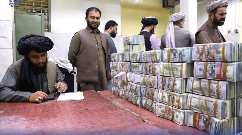 Taliban chuyển cho Bộ Tài chính gần 18 triệu USD thu giữ từ các quan chức của chính phủ tiền nhiệm. Ảnh: Khaama Press