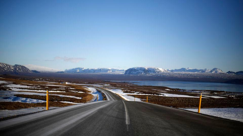 Một con đường gần hồ Thingvallavatn ở tây nam Iceland. Ảnh: Reuters (chụp ngày 15/2/2013)