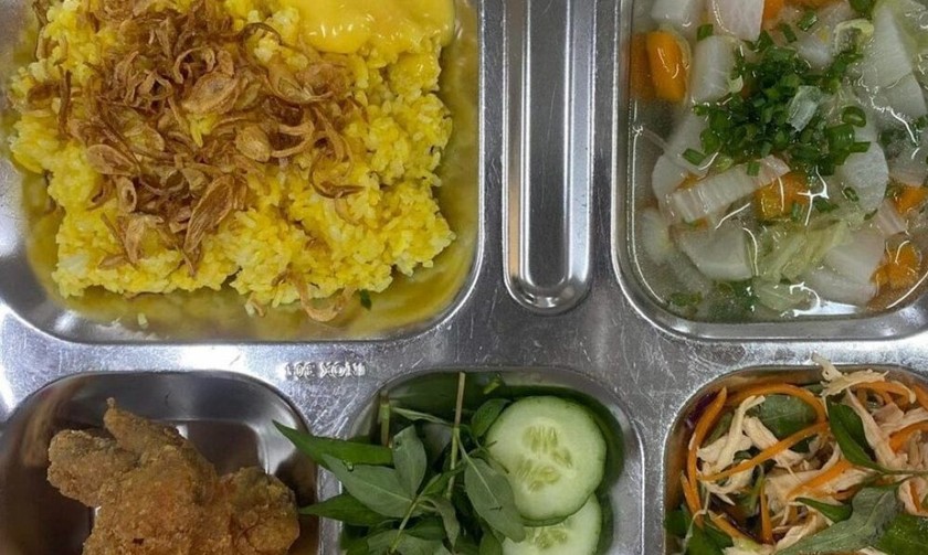 Bữa ăn trưa của học sinh trường Ischool Nha Trang trưa ngày 17/11.