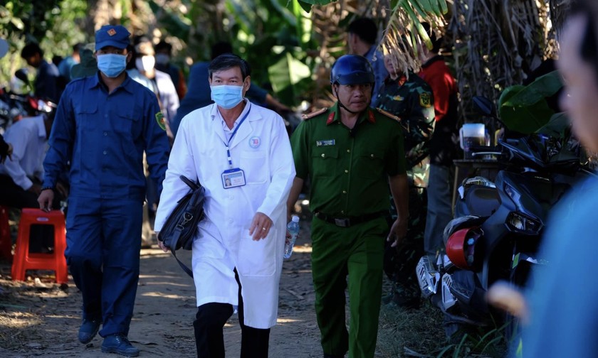 Lực lượng y tế được tăng cường đến hiện trường Ảnh: Vietnamnet