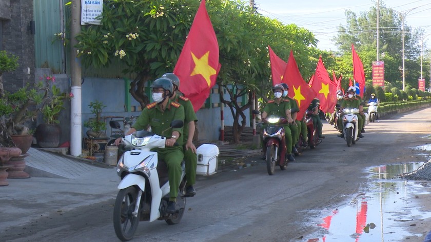 Công an Phú Quý (Bình Thuận) ra quân hưởng ứng Tháng hành động phòng, chống ma túy và Ngày toàn dân phòng, chống ma túy.