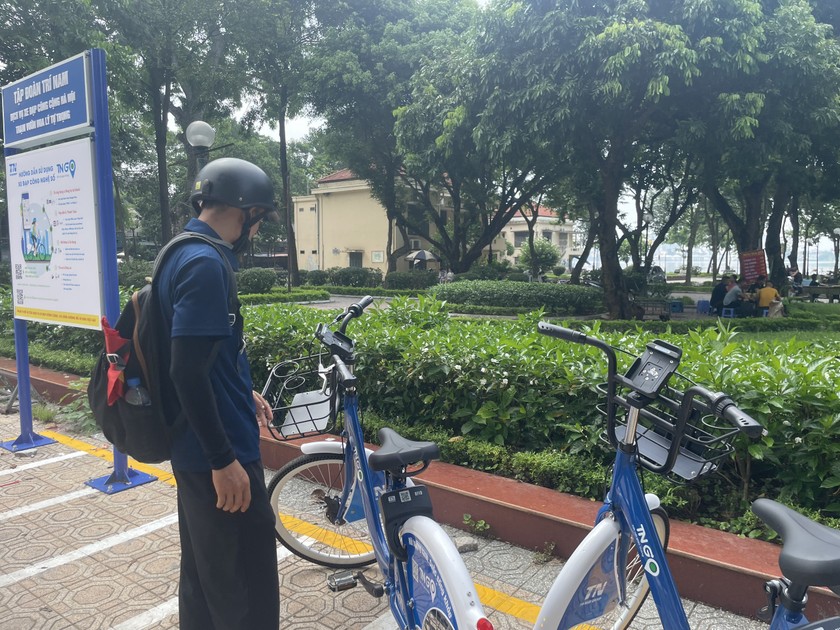 Người Hà Nội thích thú trải nghiệm xe đạp công cộng chỉ từ 5.000 đồng - Ảnh 3.