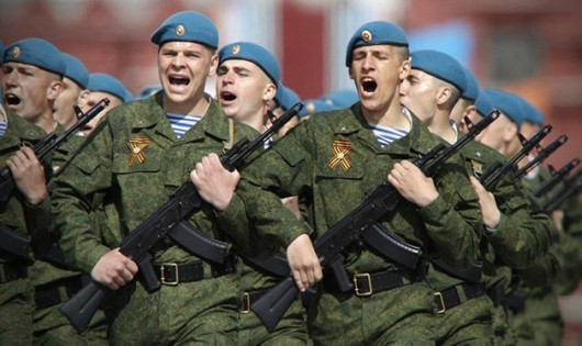 Thanh niên trẻ ở Nga bị buộc phải phục vụ trong quân ngũ trong 12 tháng.
