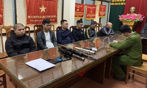 Các đối tượng cùng tang vật bị Công an tỉnh Lạng Sơn bắt giữ