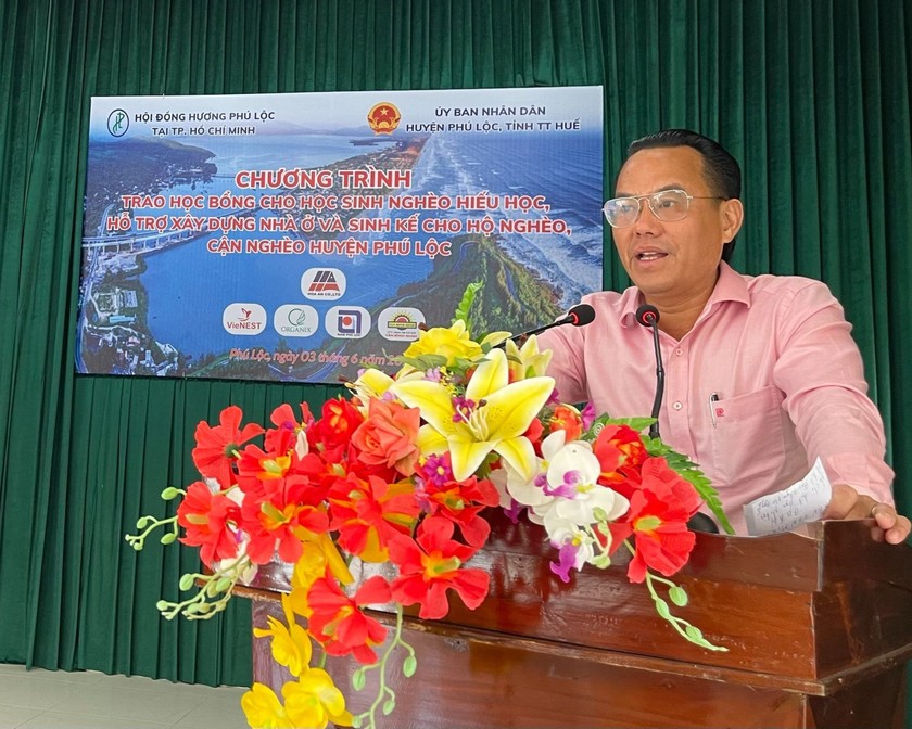 Ông Ngô Văn Cường - Giám đốc VieNEST - Chủ tịch HĐH huyện Phú Lộc tại TP HCM phát biểu về hoạt động thiện nguyện tại buổi trao quà ở huyện Phú Lộc 