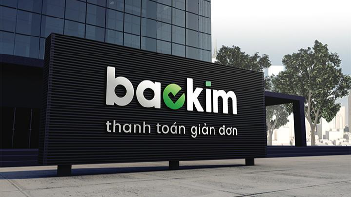 Phiên bản logo của Baokim trên nền vật liệu tối màu.
